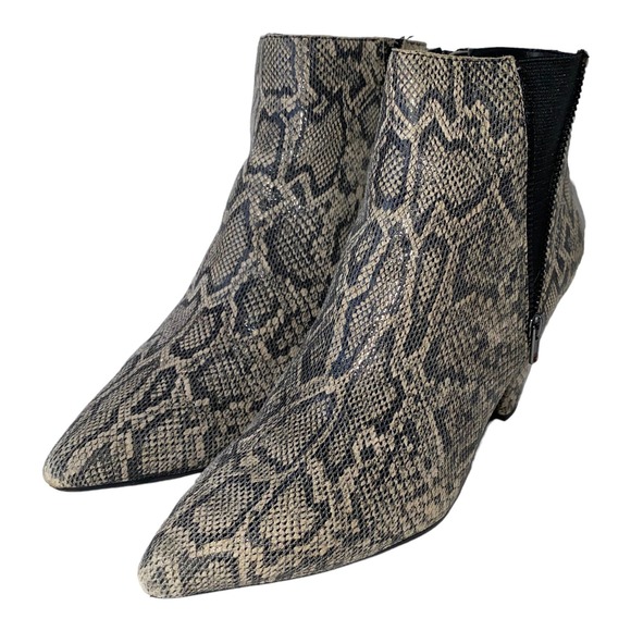 Aerosoles Heel Rest Rock On Ankle Bootie White Black Leather Snake Print sz 7.5 - Picture 4 of 13